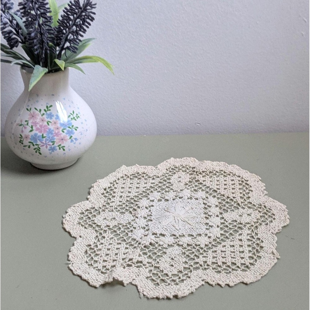 Vintage Hand Crocheted Lace Doily 8 Inch Floral‎ Cottagecore Table Decor
